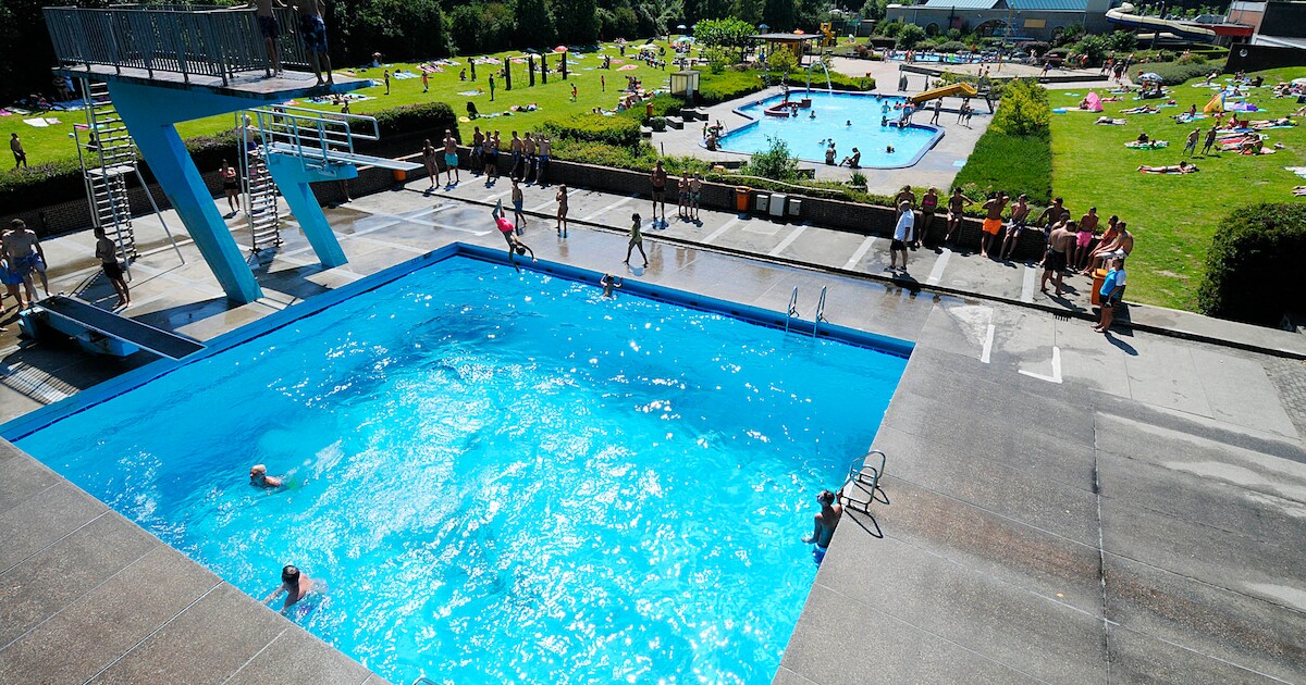 Prestigea Winkel 1 Prestigea Winkel -Prestigea Winkel zwembad de hoge devel heeft grote moeite het hoofd boven water te houden